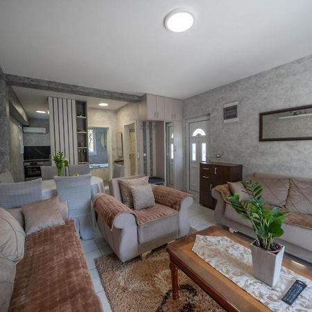 Apartman Anja Risan Bagian luar foto