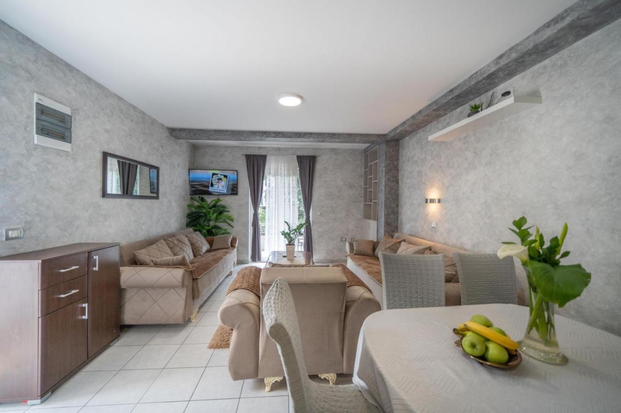 Apartman Anja Risan Bagian luar foto