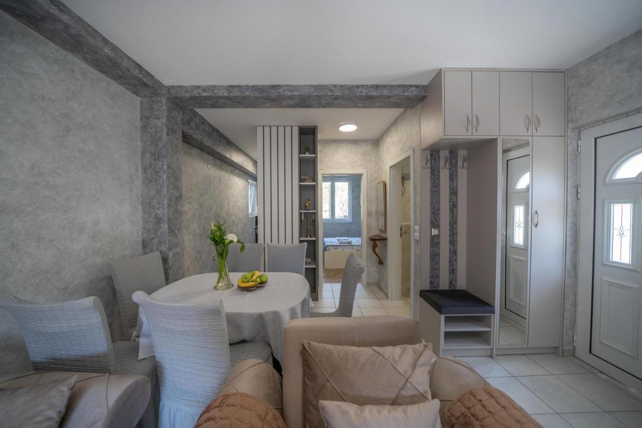 Apartman Anja Risan Bagian luar foto