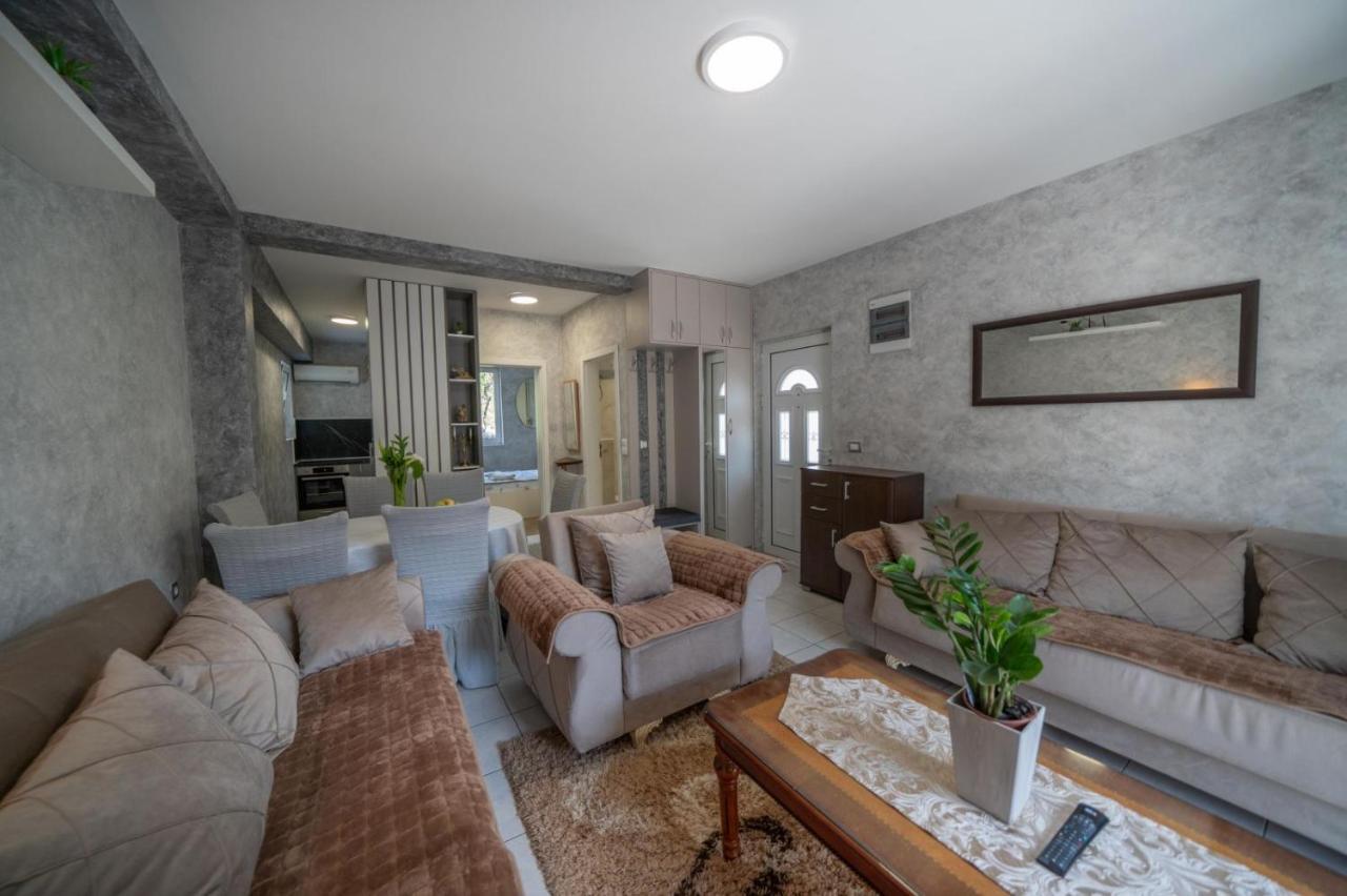 Apartman Anja Risan Bagian luar foto