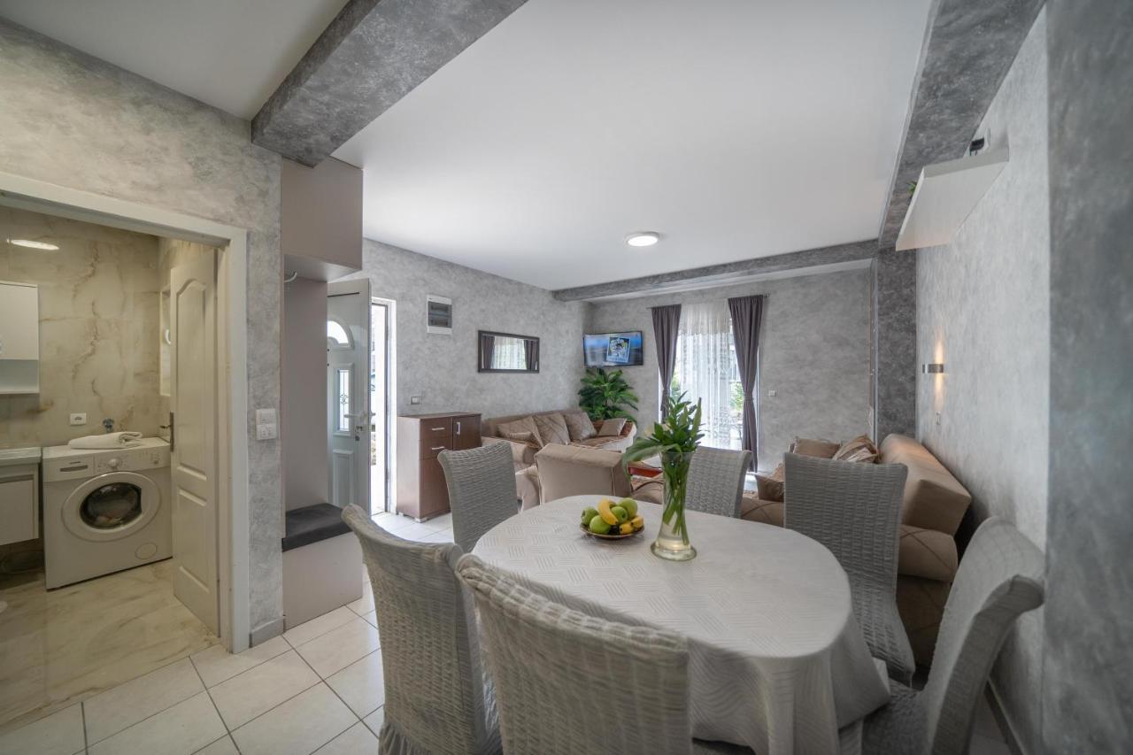 Apartman Anja Risan Bagian luar foto