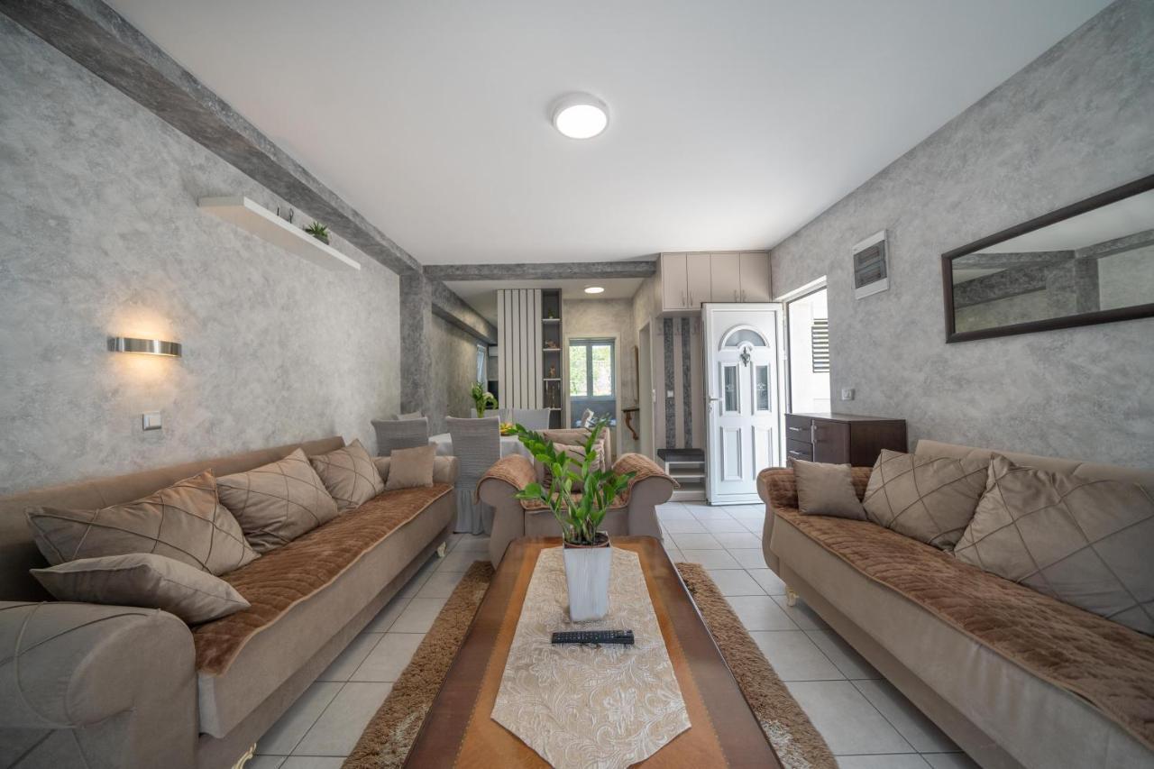 Apartman Anja Risan Bagian luar foto